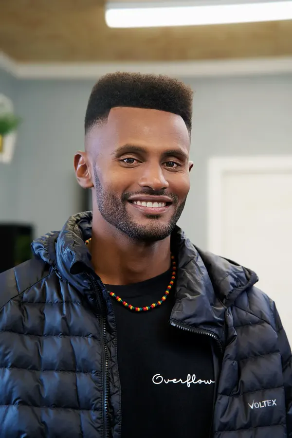 A high top with a sharp line-up, cut by Leandro Herrera